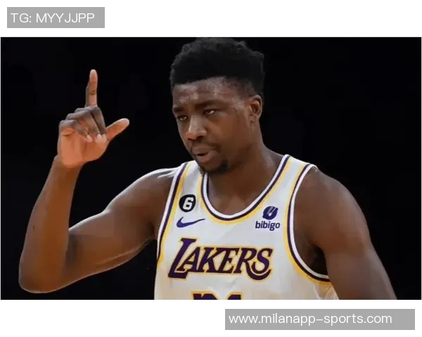 托马斯布莱恩特高效表现8投6中三分球全中贡献15分7篮板2盖帽